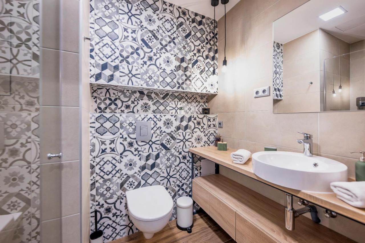 Amade Apartmanok 1 Győr Szoba fotó